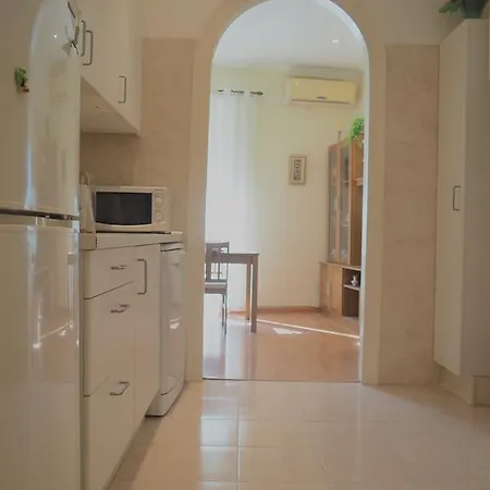 Apartment Santa Apolonia